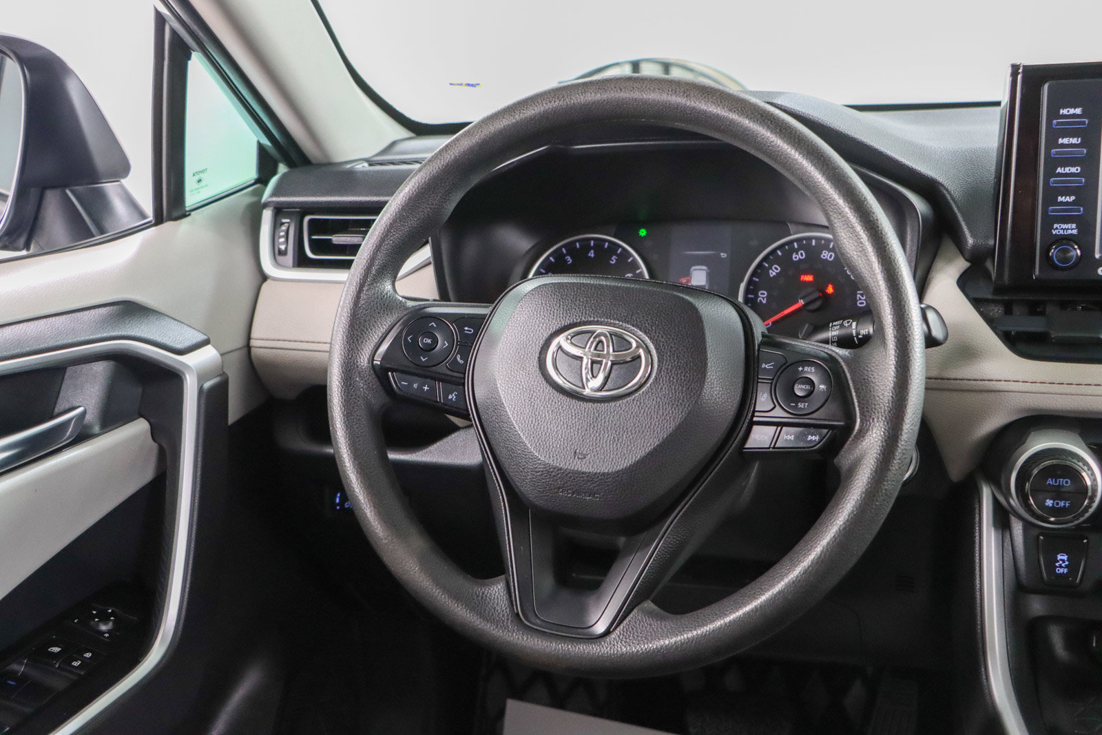 Used 2020 Toyota RAV4 XLE FWD image 12