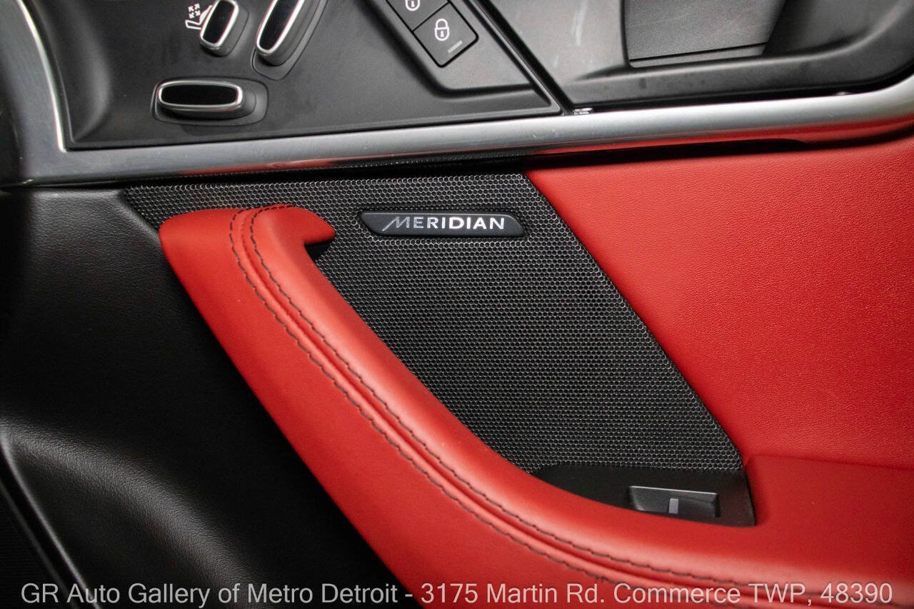 Used 2018 Jaguar F-TYPE R-Dynamic AWD/4WD image 37