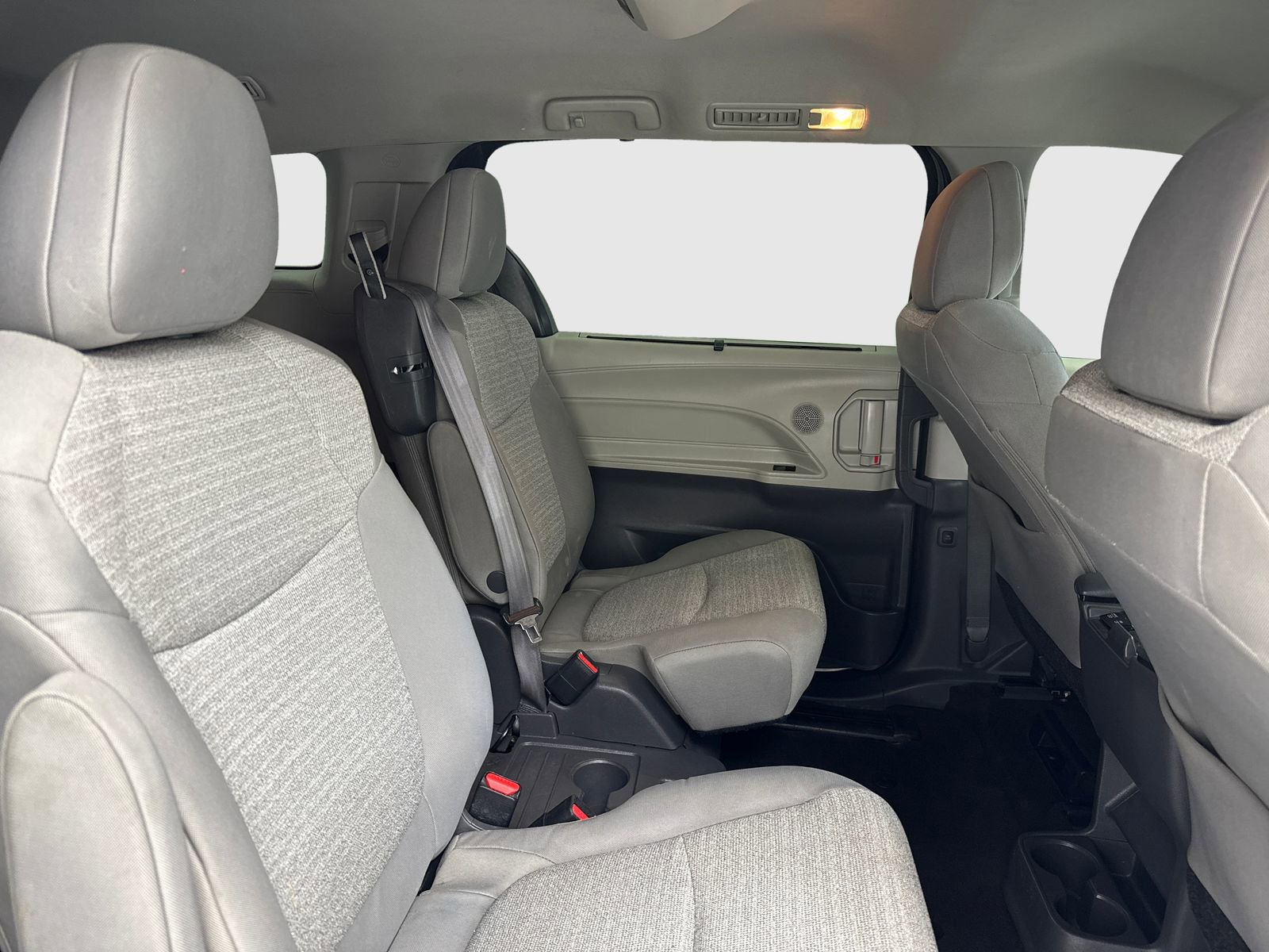 Used 2021 Toyota Sienna LE FWD image 44
