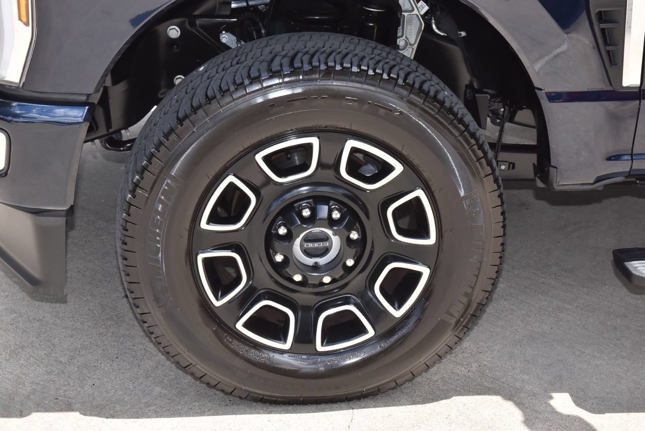 Certified 2024 Ford F350 Platinum w/ FX4 Off-Road Package AWD/4WD image 41