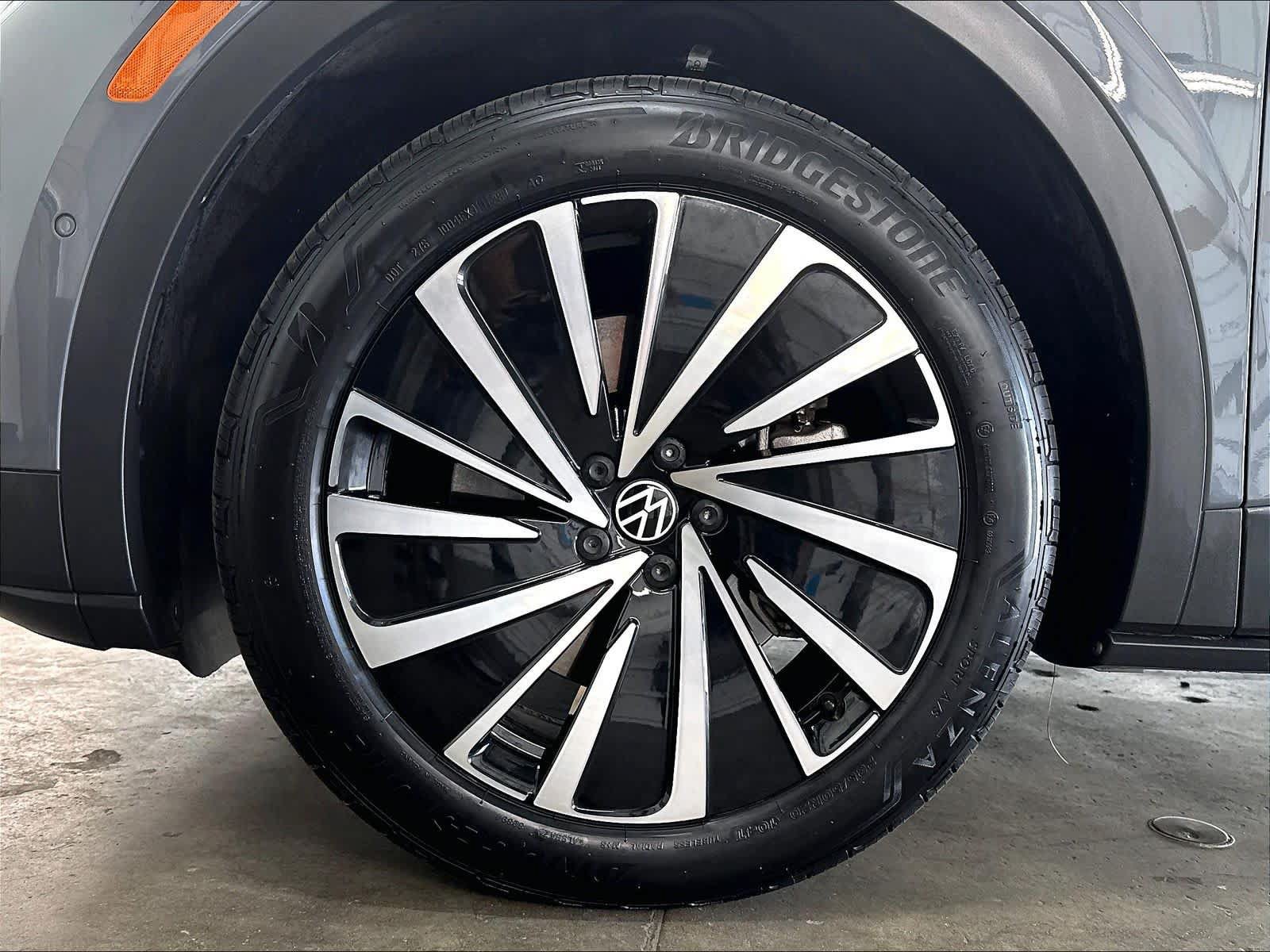 Used 2023 Volkswagen ID.4 Pro S Plus AWD/4WD image 38