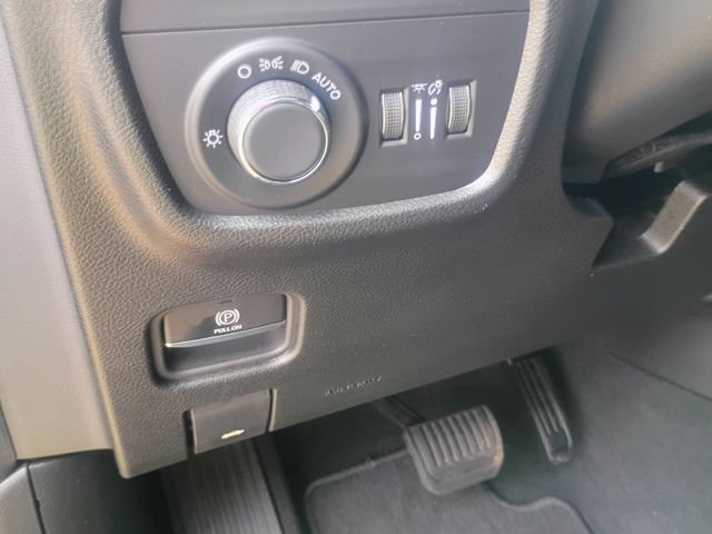 Used 2025 Jeep Grand Cherokee L Altitude RWD image 29