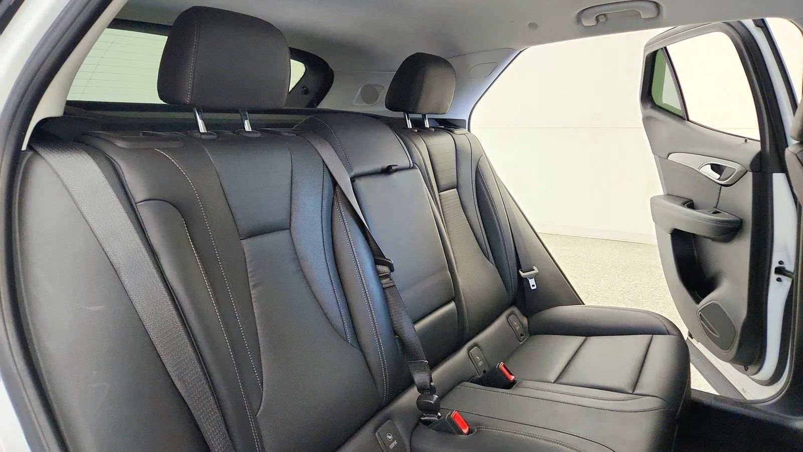 Used 2024 Buick Envision Preferred AWD/4WD image 31