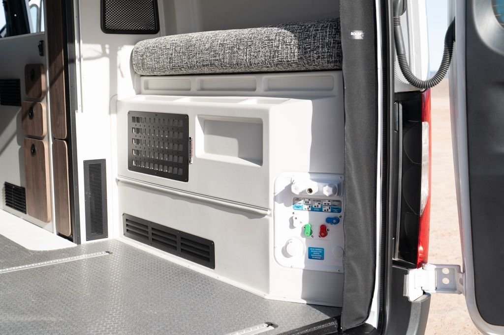 Used 2023 Mercedes-Benz Sprinter 2500 image 17