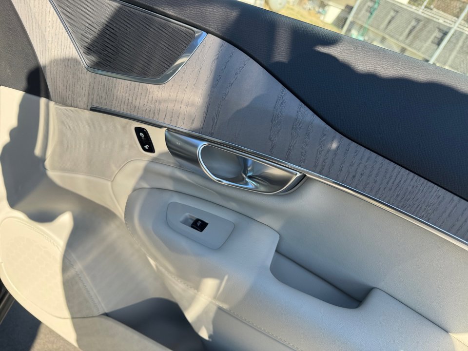 New 2025 Volvo XC90 T8 Plus w/ Protection Package Premier image 24
