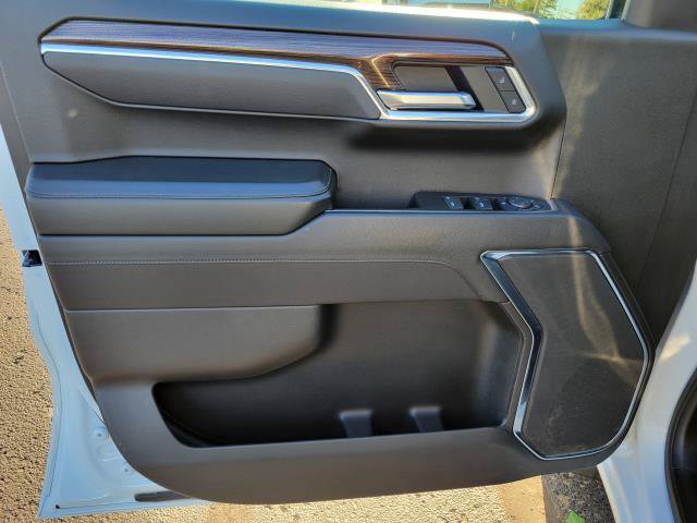Used 2025 Chevrolet Silverado 1500 LT AWD/4WD image 6