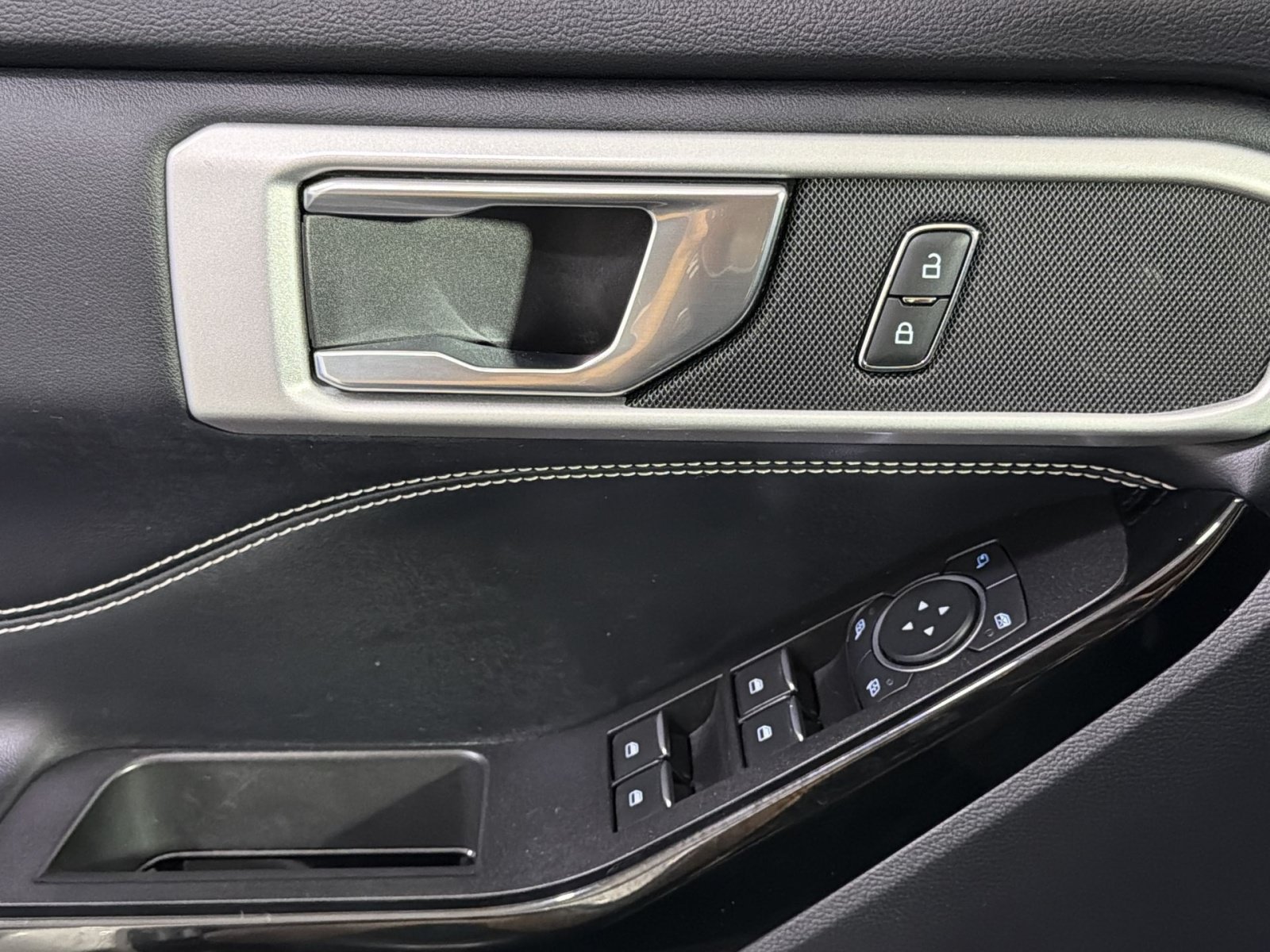 Used 2022 Ford Explorer ST AWD/4WD image 38