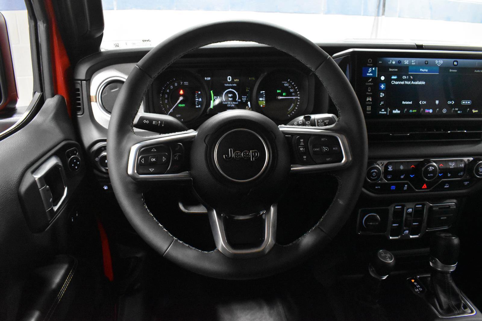 Used 2025 Jeep Wrangler Sahara image 7