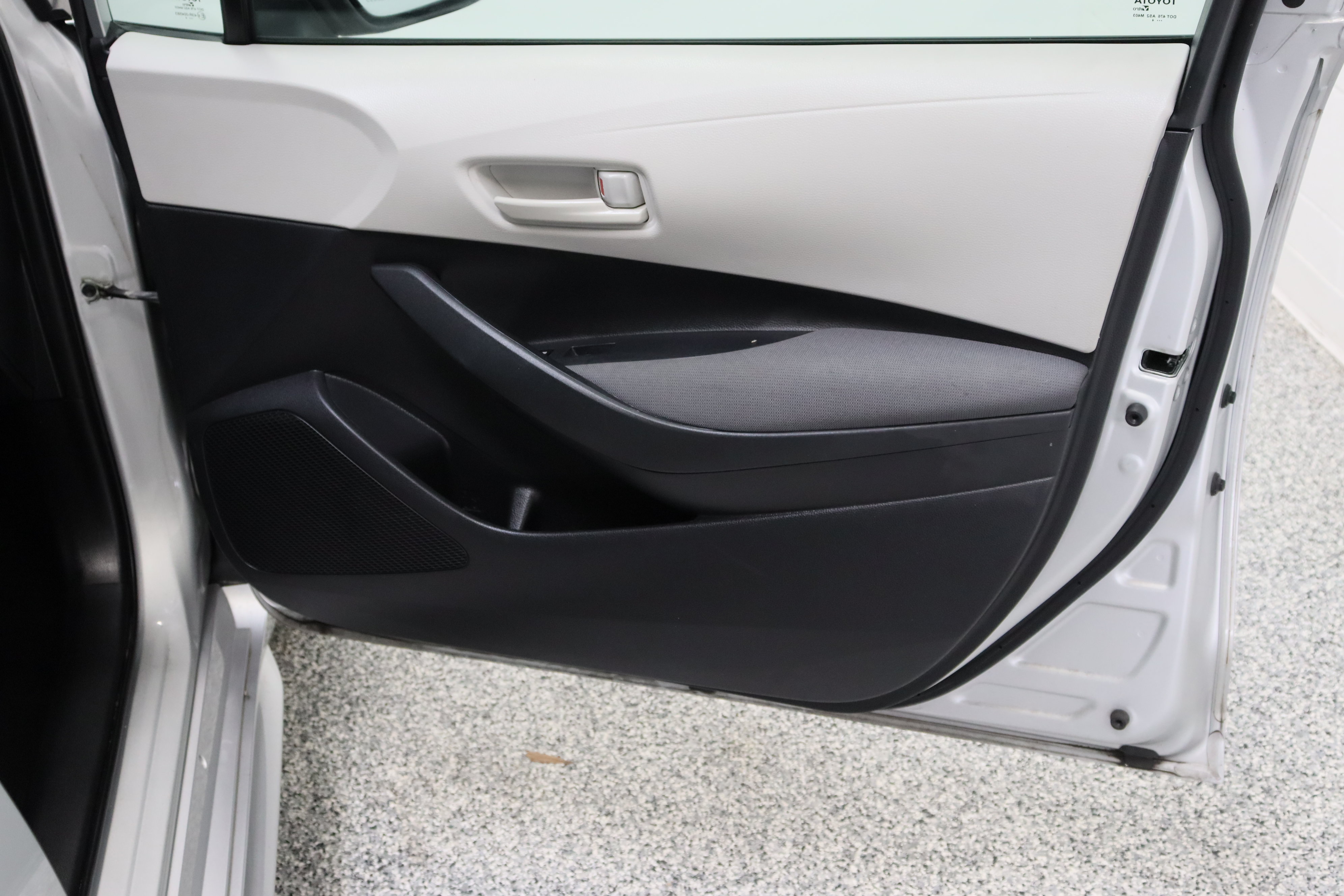 Used 2024 Toyota Corolla LE FWD image 31