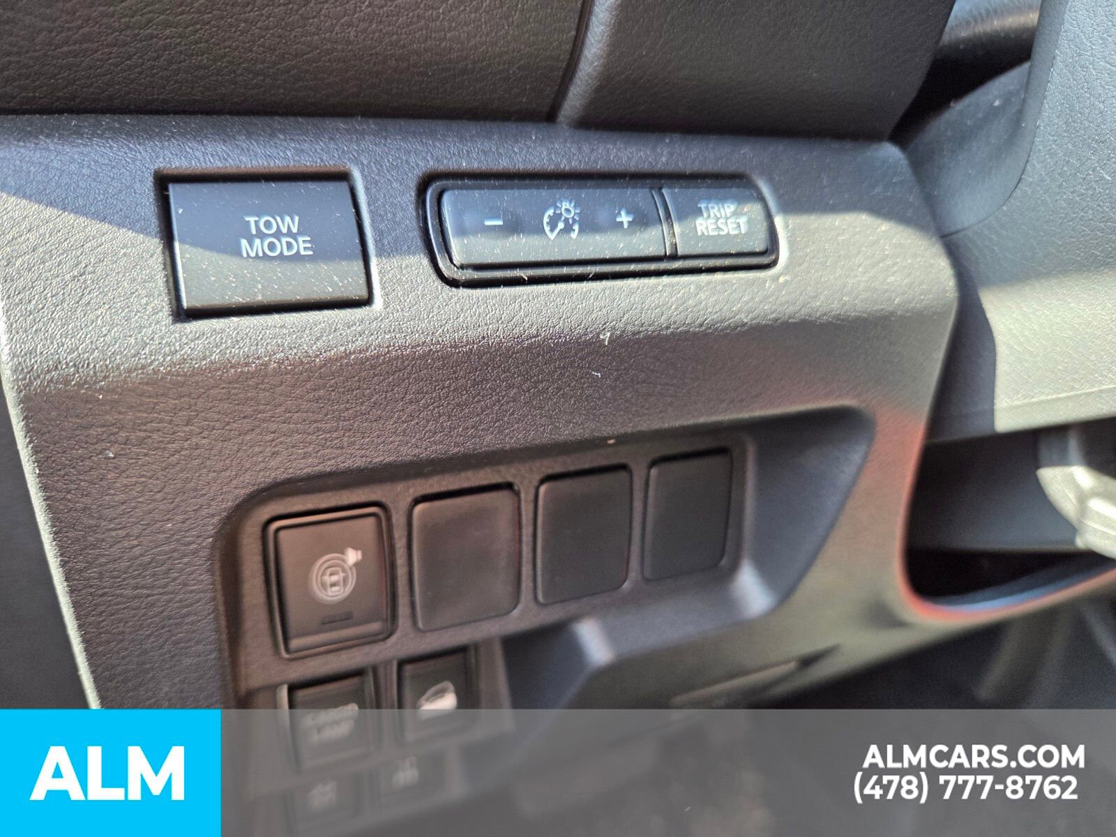 Used 2025 Nissan Frontier PRO-4X image 10