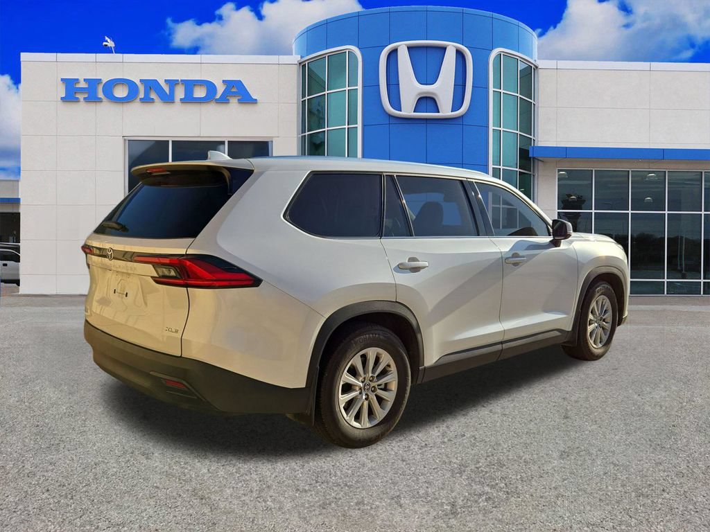 Used 2024 Toyota Grand Highlander FWD image 2