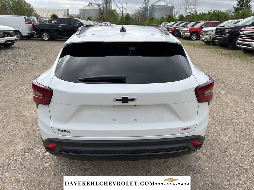 Used 2024 Chevrolet Trax RS w/ Sunroof Package FWD image 4