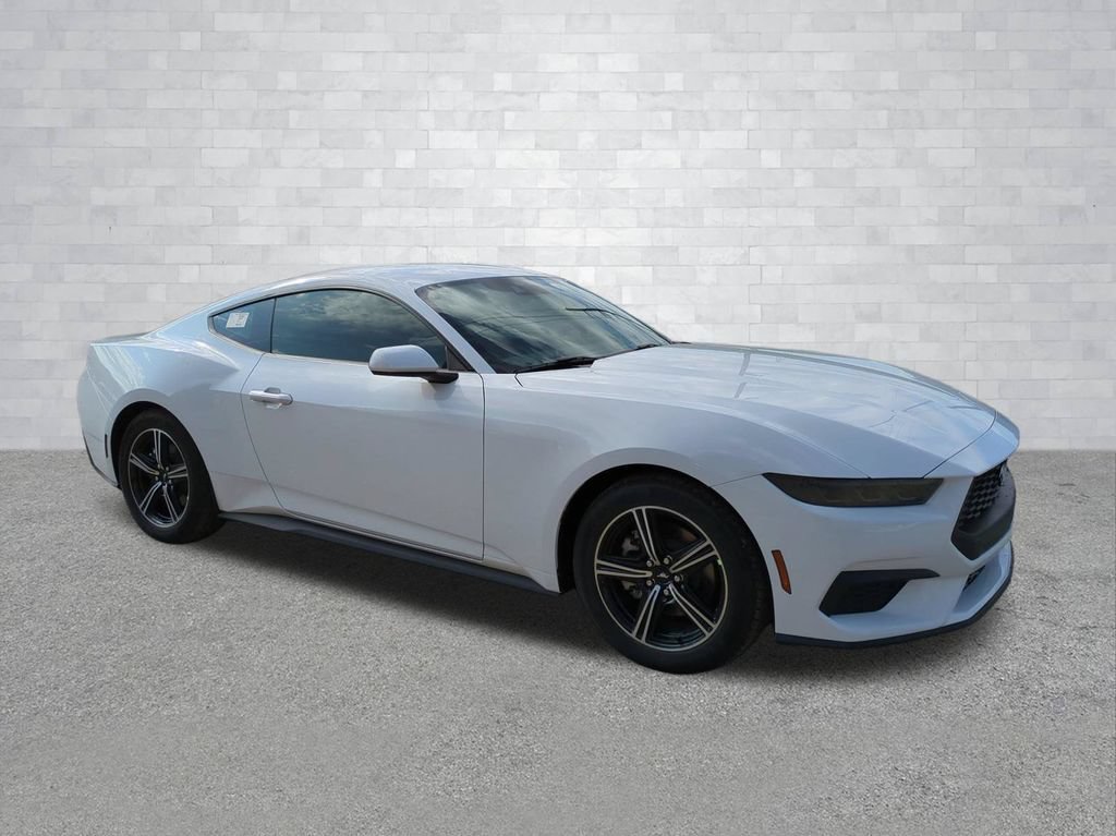 Used 2025 Ford Mustang Coupe RWD image 2