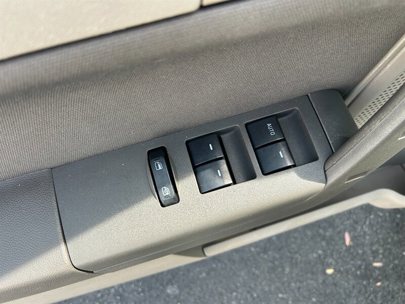 Used 2008 Ford Focus SE FWD image 15