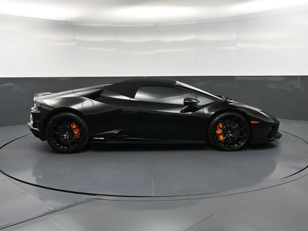 Used 2022 Lamborghini Huracan EVO RWD image 9