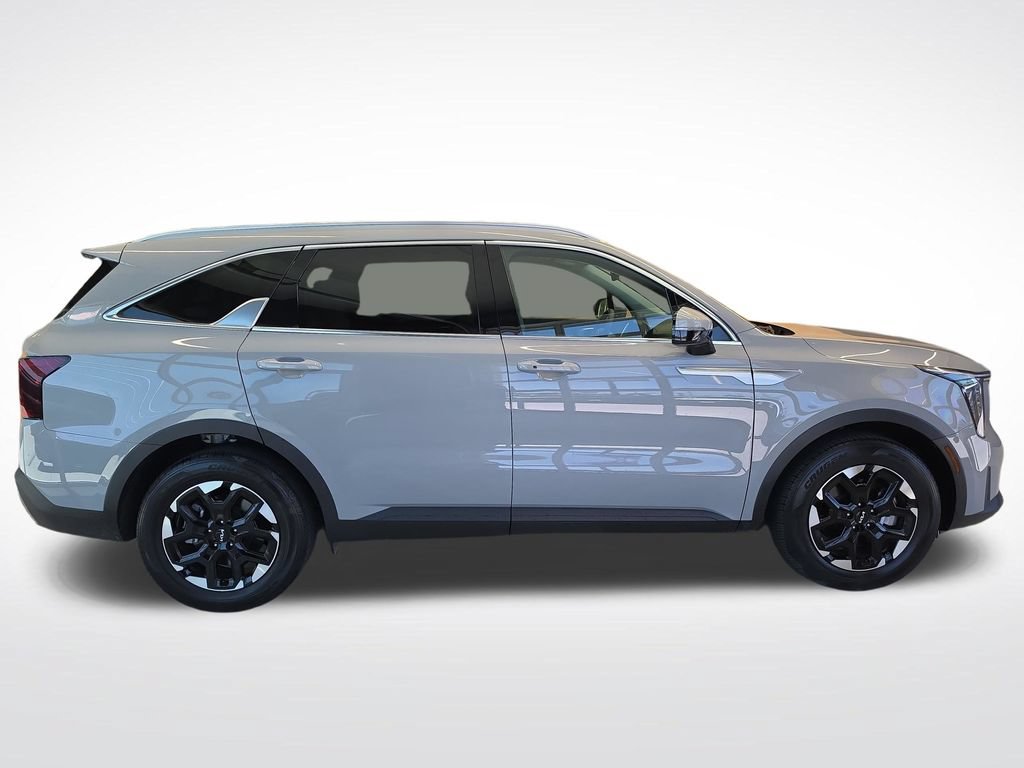 Certified 2025 Kia Sorento S FWD image 9