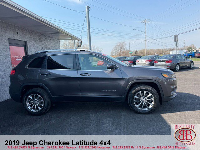 Used 2019 Jeep Cherokee Latitude Plus AWD/4WD image 2