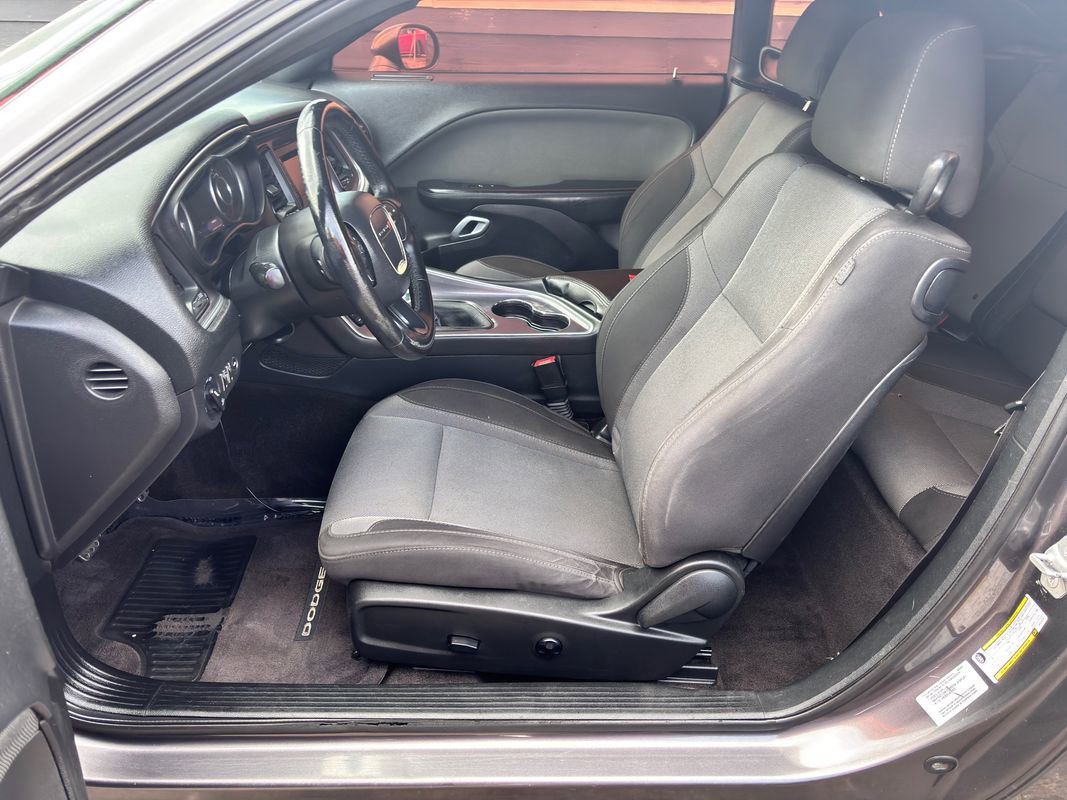 Used 2016 Dodge Challenger R/T image 7