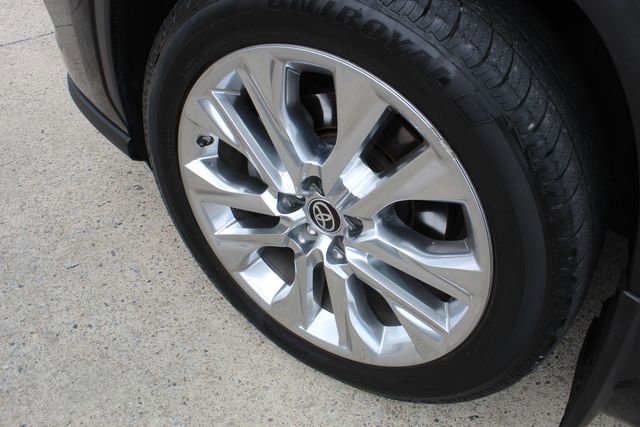 Used 2020 Toyota Highlander Limited image 3