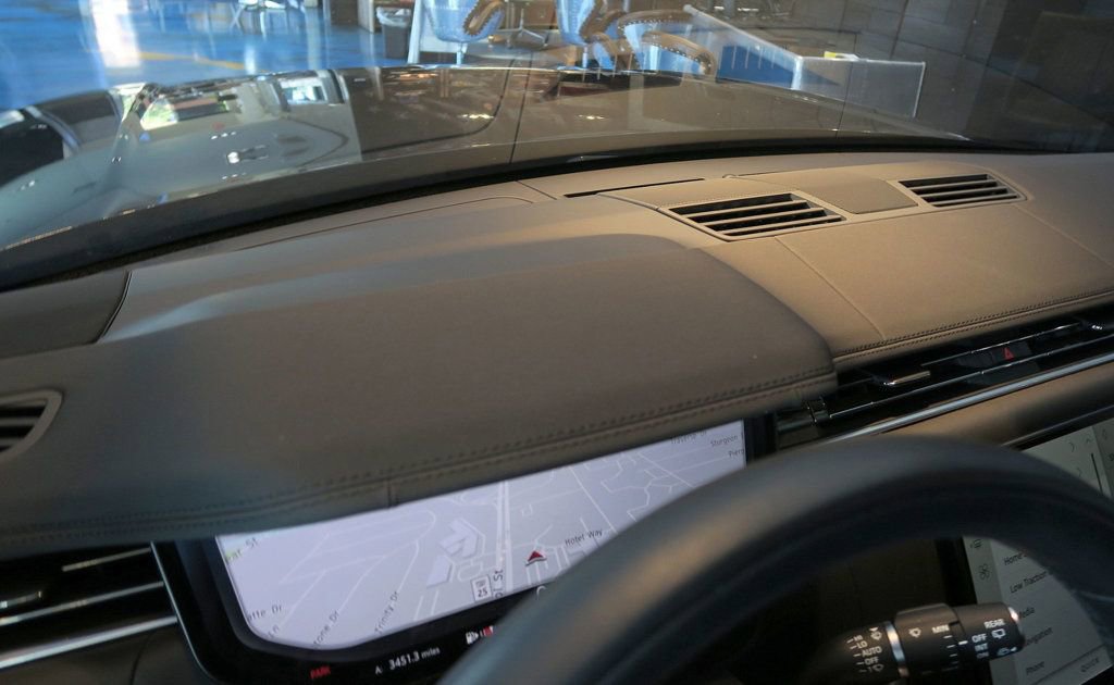 Used 2025 Land Rover Range Rover SE AWD/4WD image 20