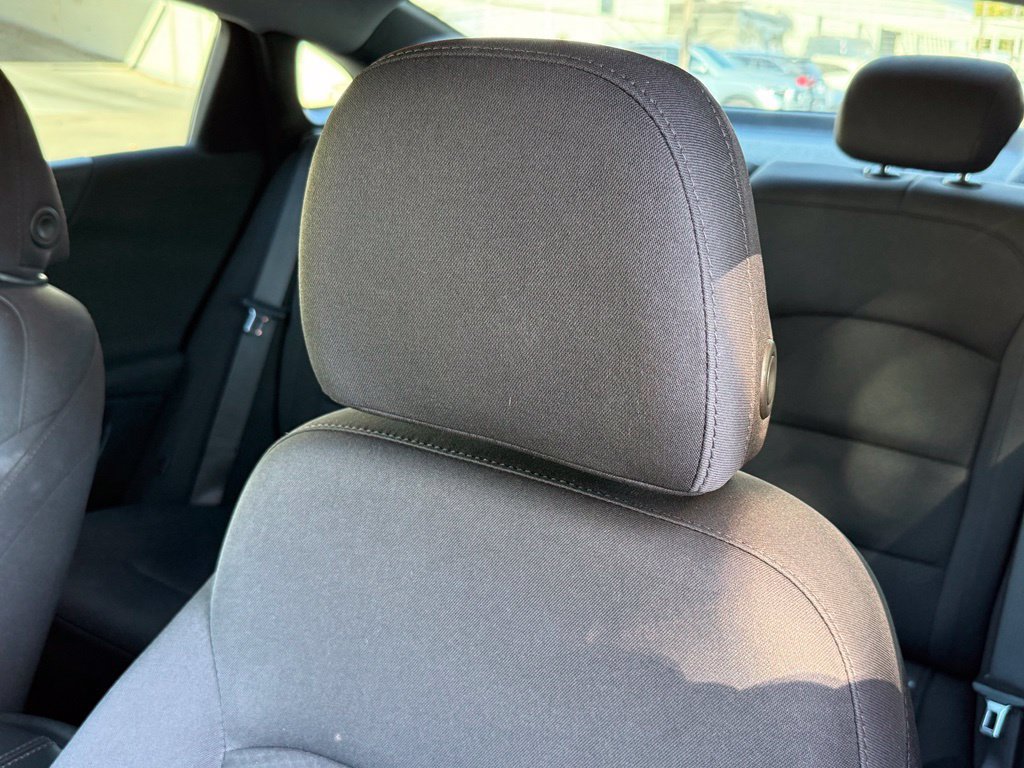 Used 2022 Chevrolet Malibu LT FWD image 2