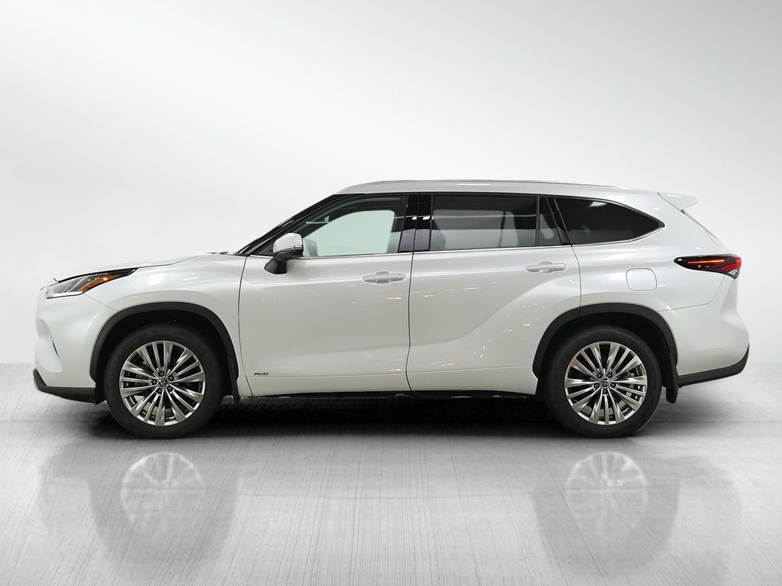 Certified 2026 Toyota Highlander Platinum AWD/4WD image 2