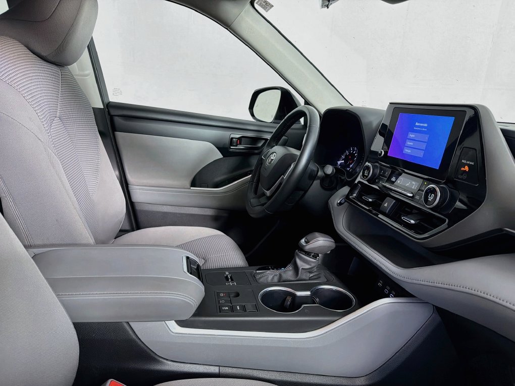 Used 2023 Toyota Highlander LE FWD image 36