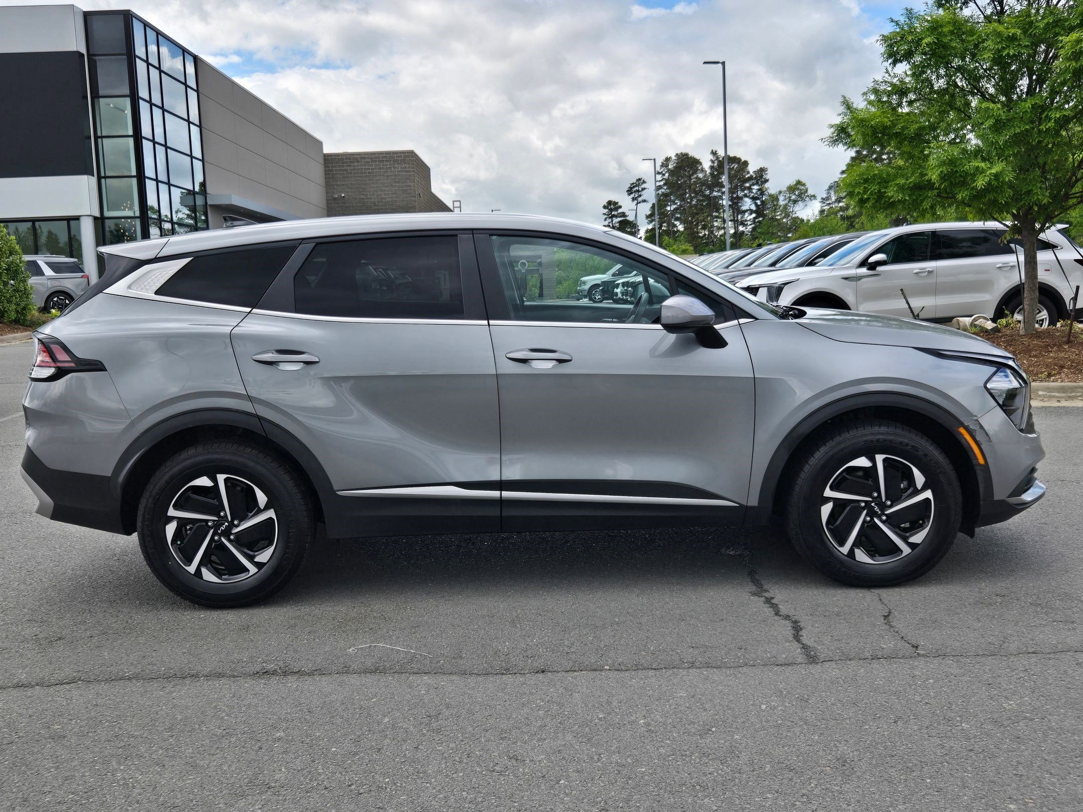 Used 2023 Kia Sportage LX image 8
