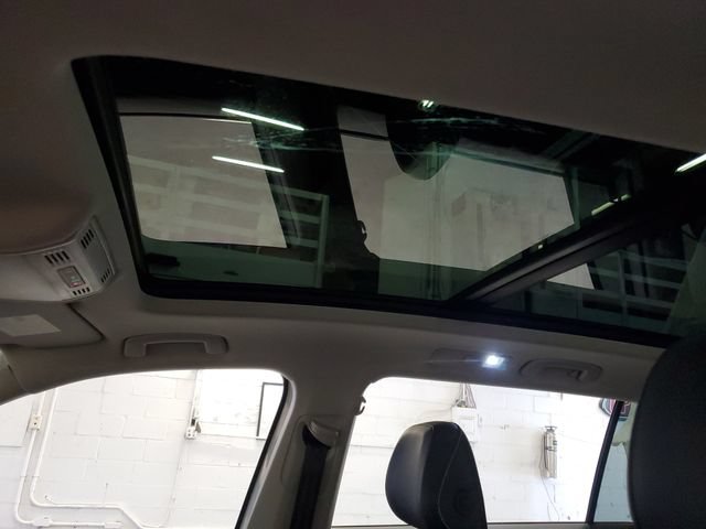Used 2021 Volkswagen Tiguan SEL AWD/4WD image 22