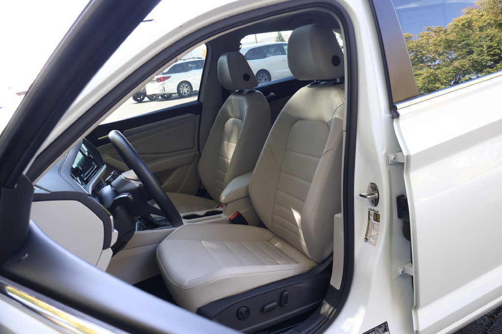 Used 2024 Volkswagen Jetta SE FWD image 31