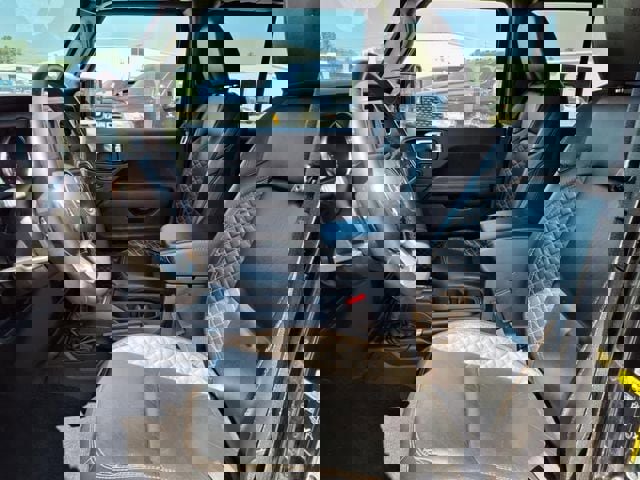 Used 2023 Jeep Gladiator Overland image 9