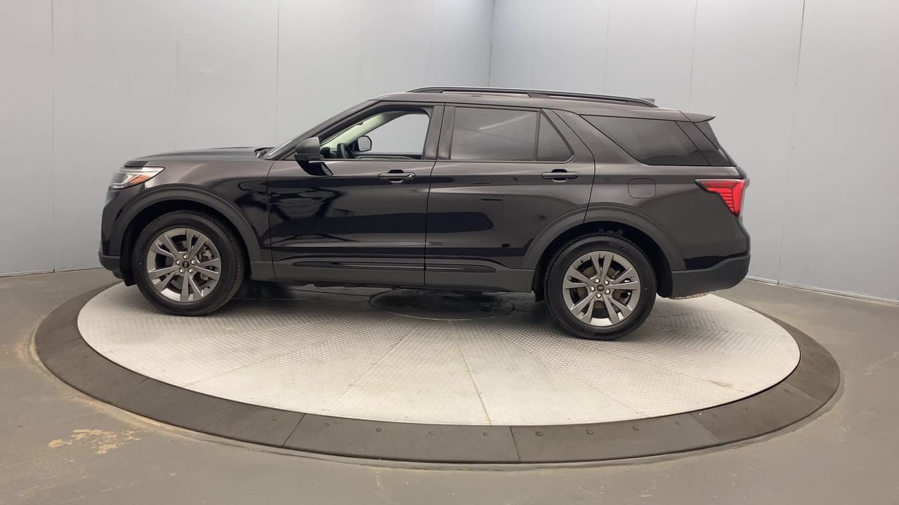 New 2026 Ford Explorer Active w/ Active Comfort Package AWD/4WD image 2