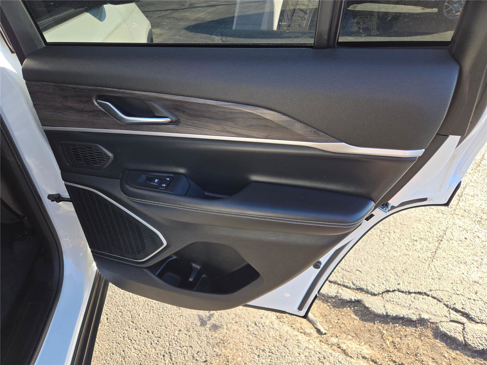 Used 2022 Jeep Grand Cherokee Limited 4xe image 9