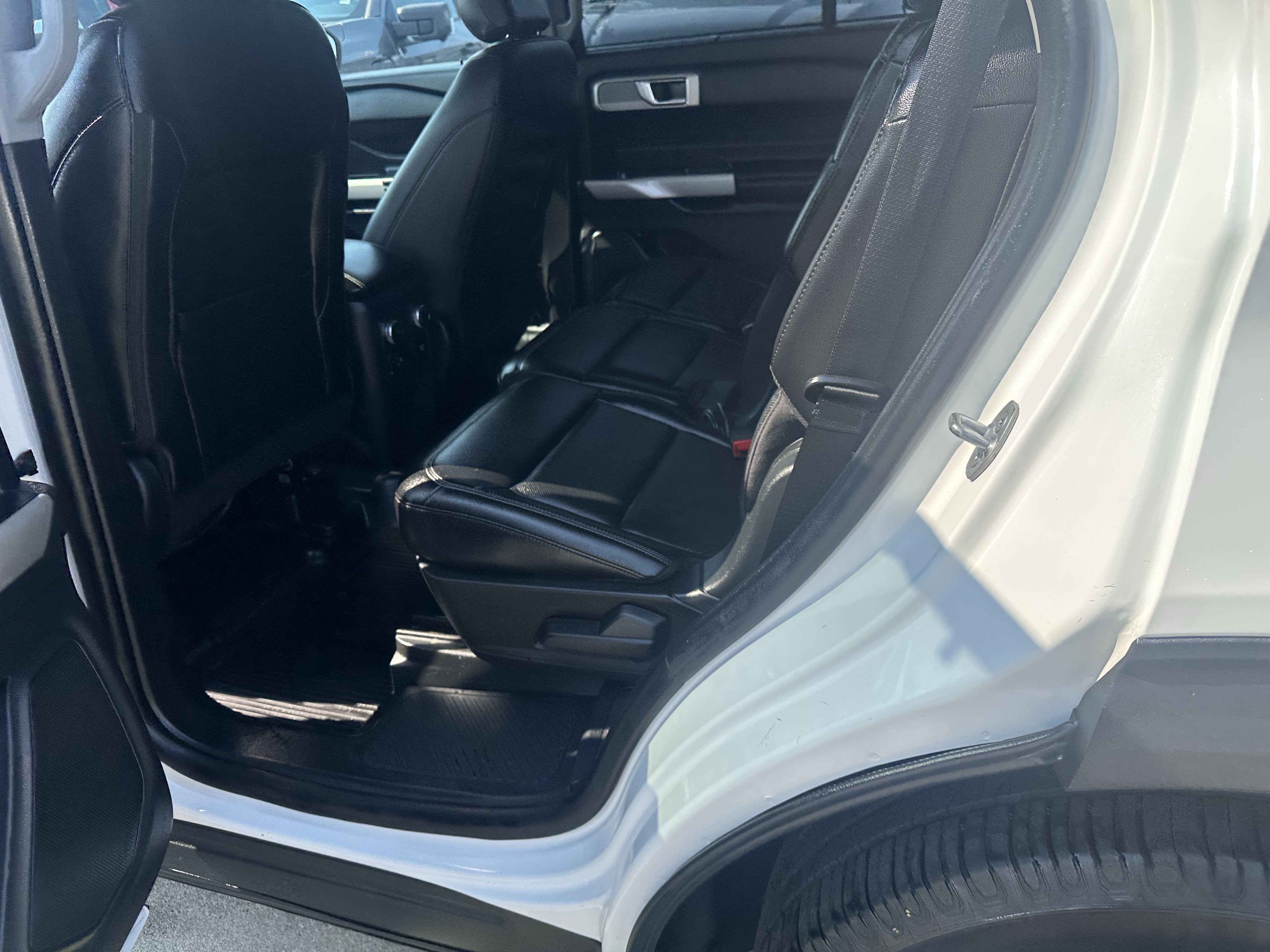 Used 2021 Ford Explorer Limited w/ Equipment Group 301A AWD/4WD image 6