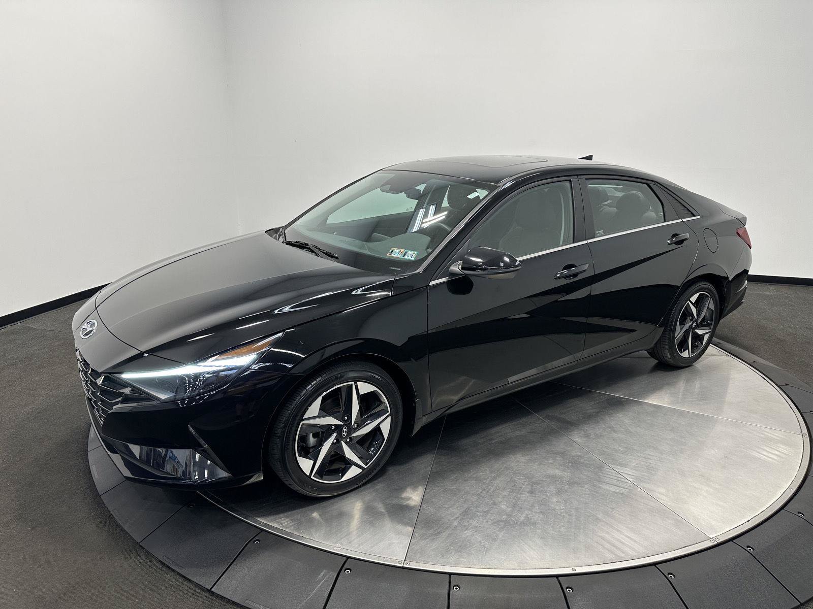 Certified 2023 Hyundai Elantra Limited FWD image 4