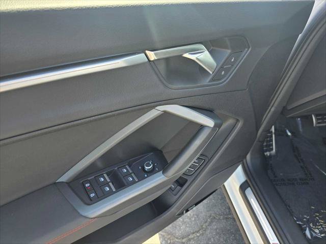 Used 2025 Audi Q3 2.0T Premium Plus w/ Premium Plus Package AWD/4WD image 22