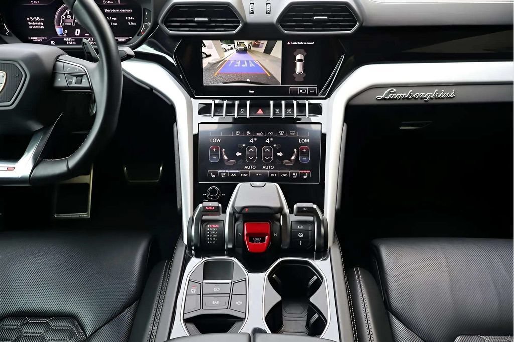 Used 2021 Lamborghini Urus AWD/4WD image 11