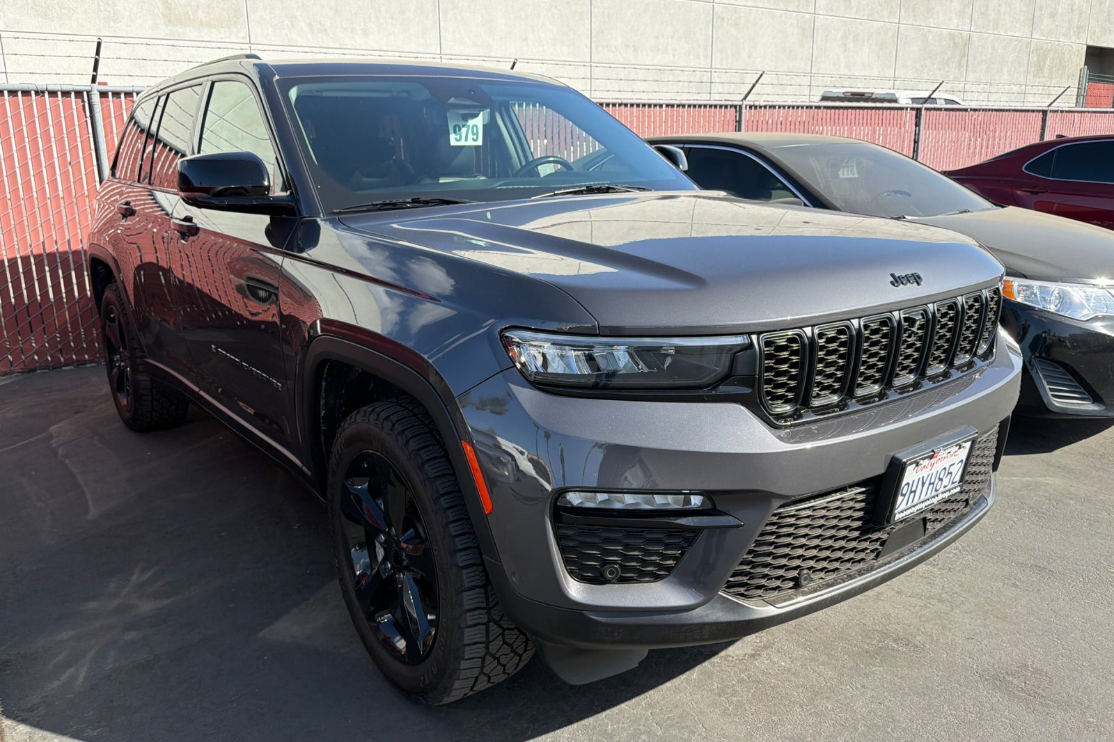 Used 2023 Jeep Grand Cherokee Limited w/ Luxury Tech Group II AWD/4WD image 2