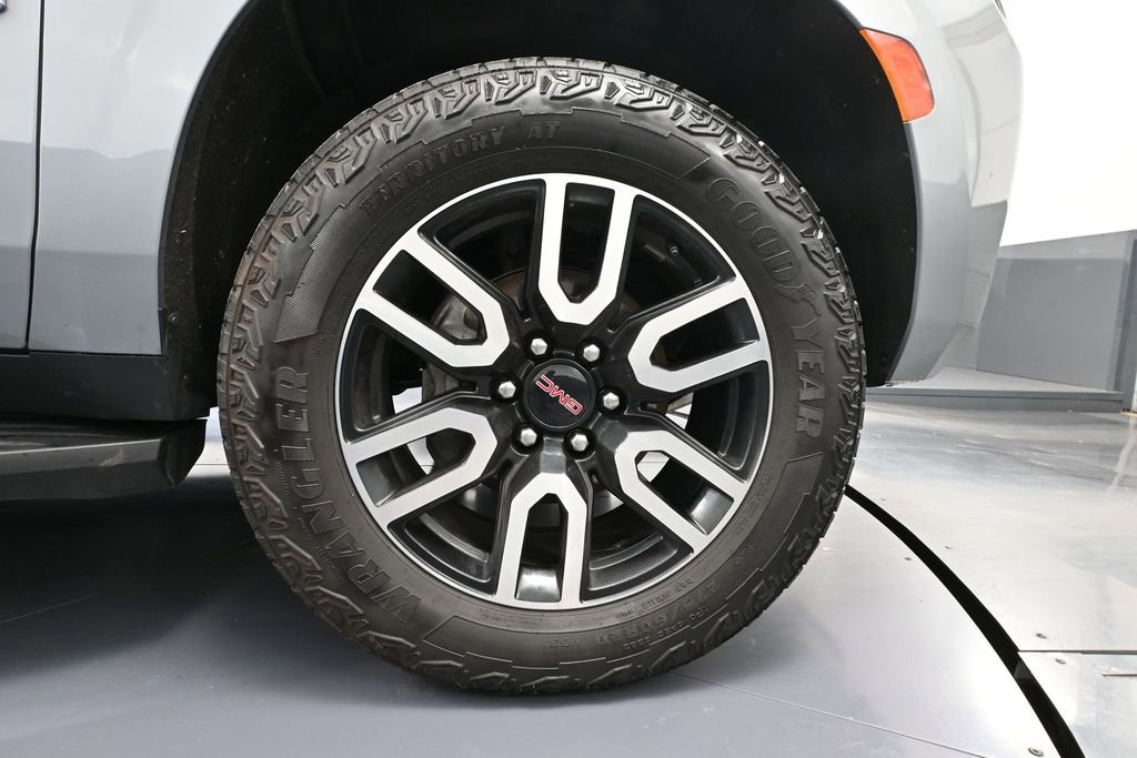 Used 2024 GMC Yukon XL AT4 w/ Technology Package AWD/4WD image 18