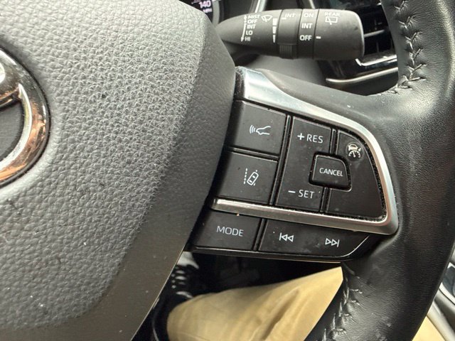 Used 2021 Toyota Highlander XLE AWD/4WD image 25