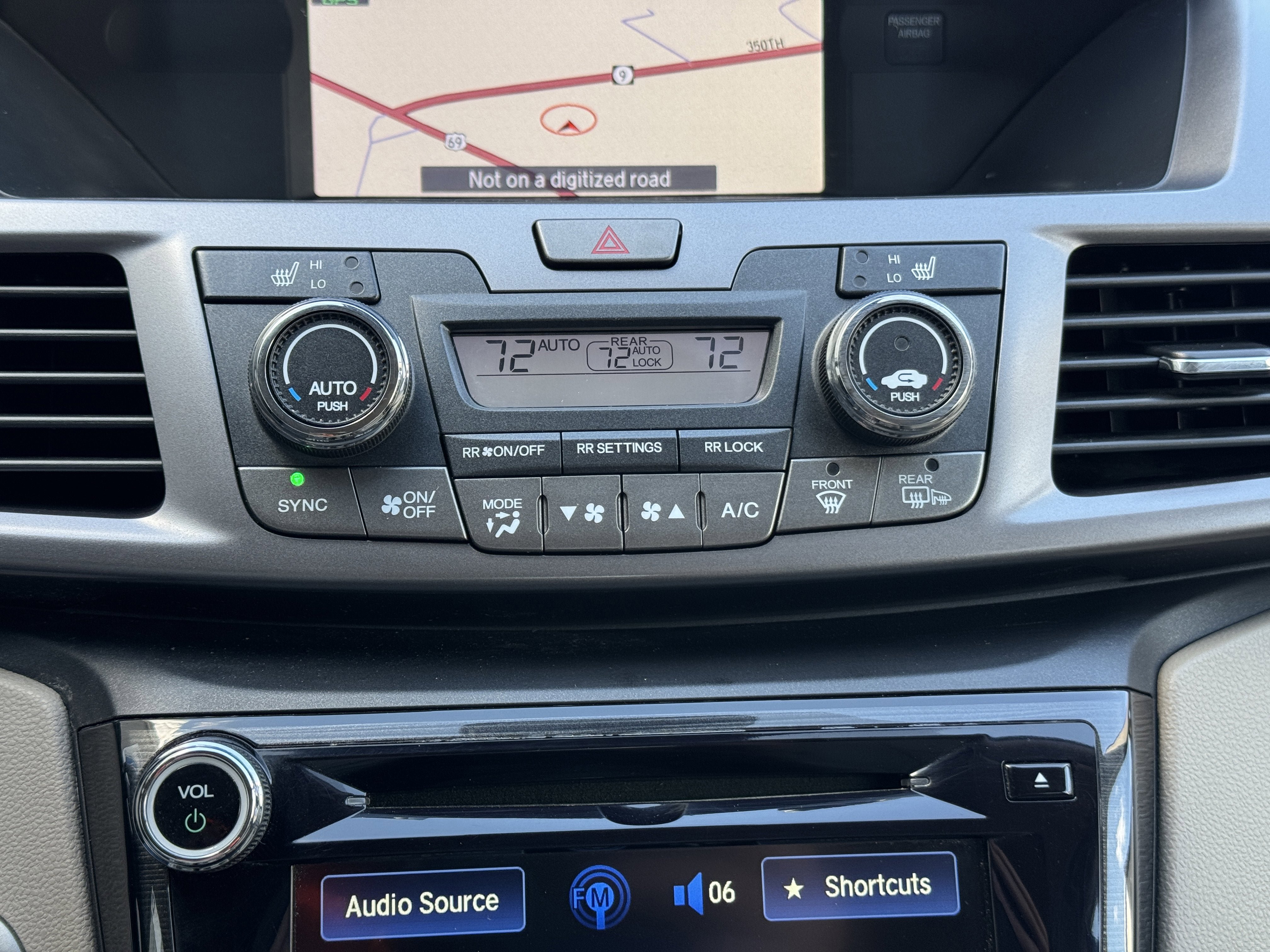 Used 2014 Honda Odyssey Touring Elite image 18