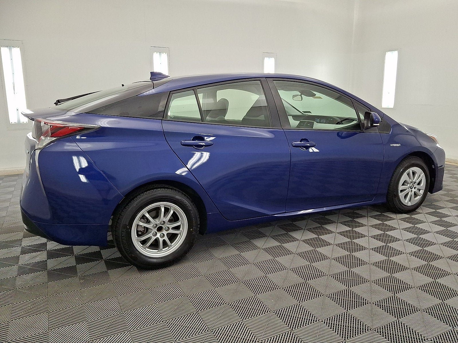 Used 2017 Toyota Prius Two w/ Carpet Mat Package FWD image 17