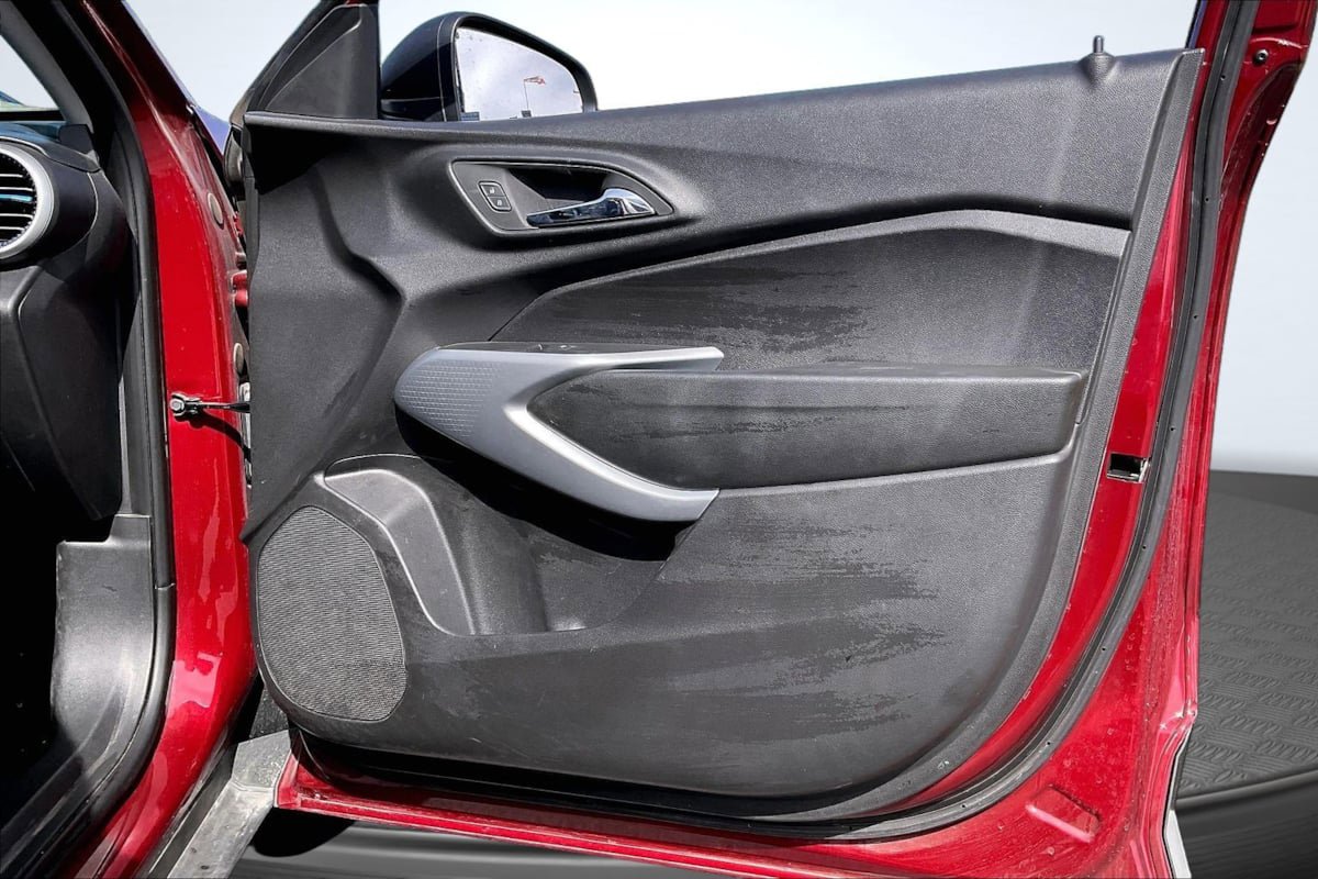 Used 2025 Chevrolet Trax LS FWD image 24