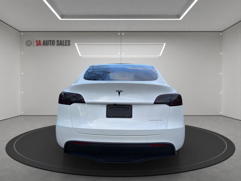 Used 2023 Tesla Model Y Long Range AWD/4WD image 4