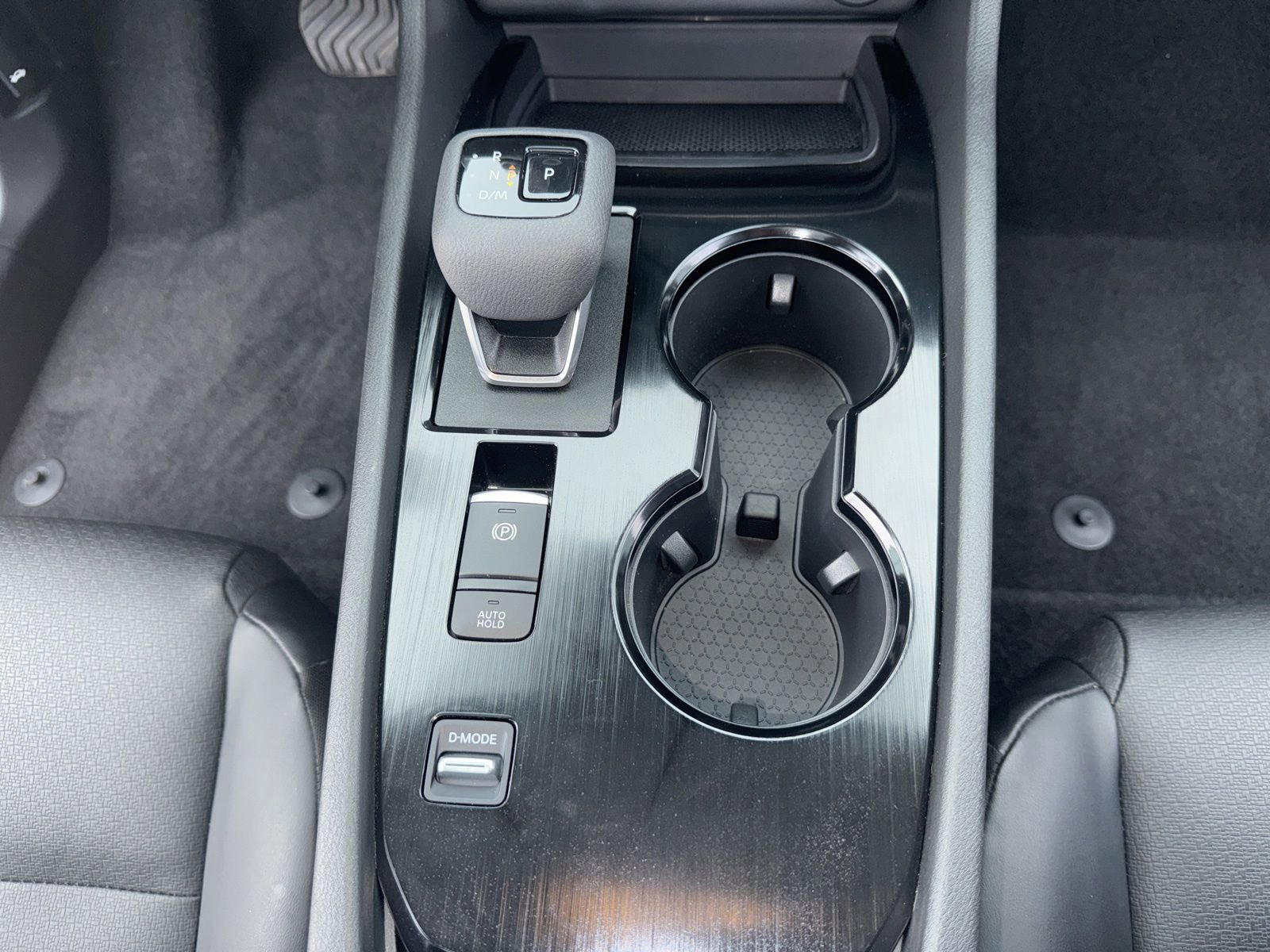 Used 2025 Nissan Rogue SV w/ SV Premium Package FWD image 16