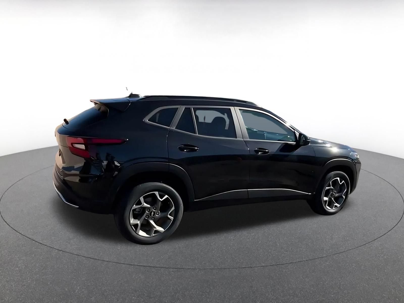 Used 2025 Chevrolet Trax LT FWD image 14