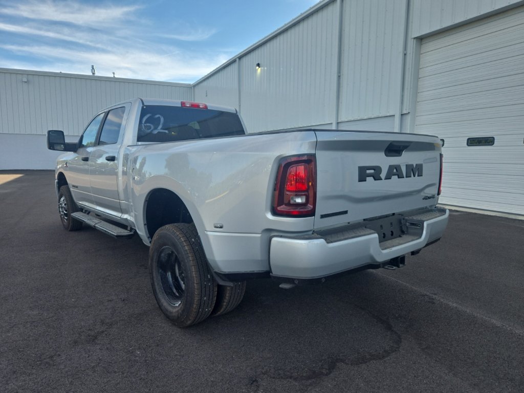 New 2026 RAM 3500 Big Horn AWD/4WD image 4