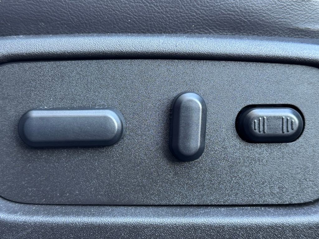 Used 2015 Ford Explorer XLT w/ Equipment Group 202A image 16