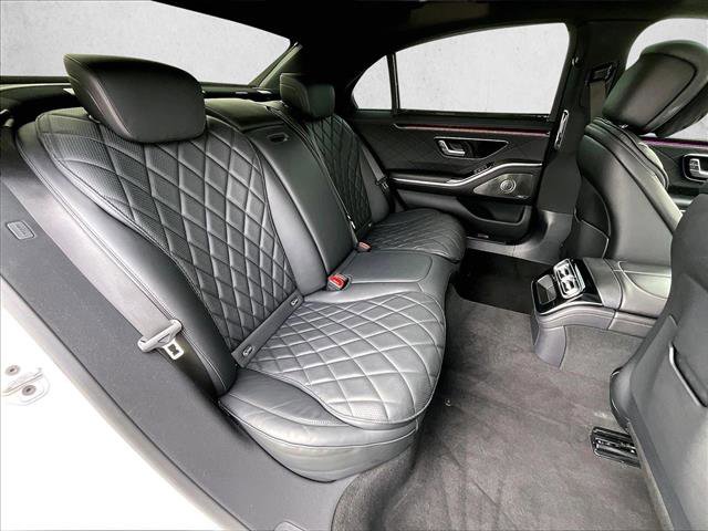 Used 2025 Mercedes-Benz S 580e 4MATIC Sedan image 29