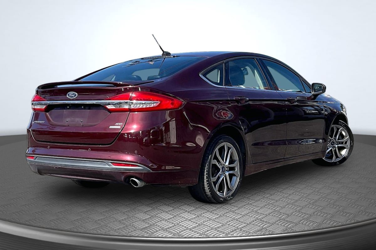 Used 2017 Ford Fusion SE w/ Equipment Group 201A FWD image 13
